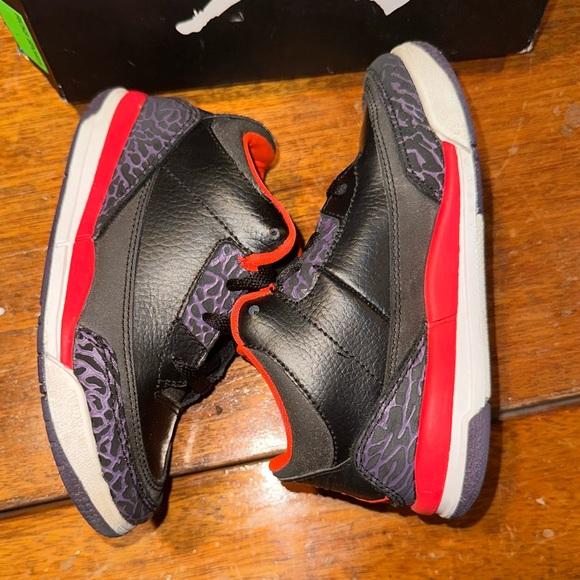Kids Jordan 3 sneakers size 9.5 - Picture 3 of 8